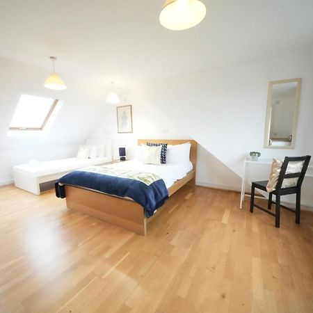 The Great Airport Place-Private Bedrooms With Private Bathroom-1 Bus To Heathrow Airport-5 Minutes By Car- Helpful Advice From Our Team Harmondsworth Kültér fotó