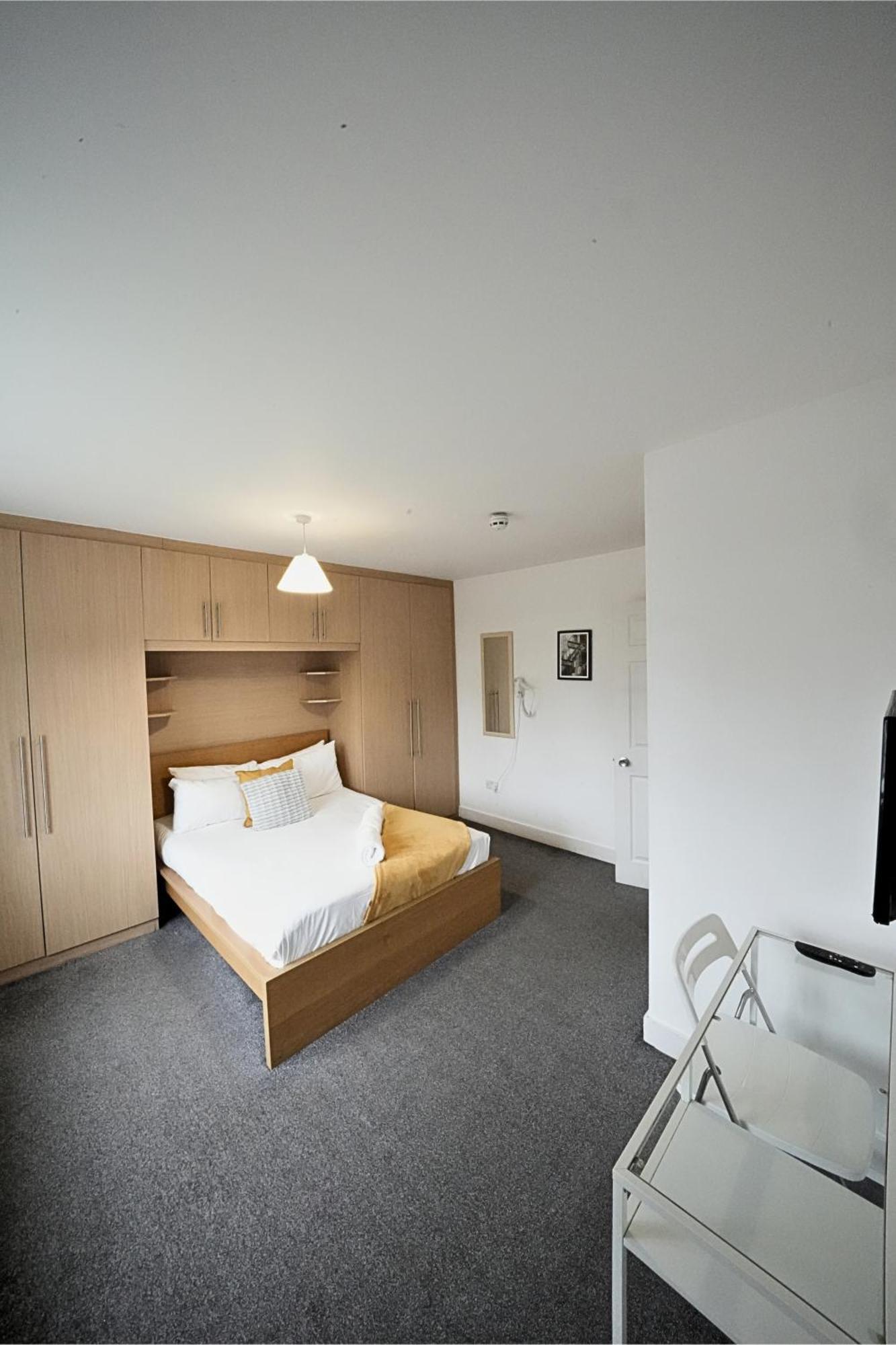 The Great Airport Place-Private Bedrooms With Private Bathroom-1 Bus To Heathrow Airport-5 Minutes By Car- Helpful Advice From Our Team Harmondsworth Kültér fotó