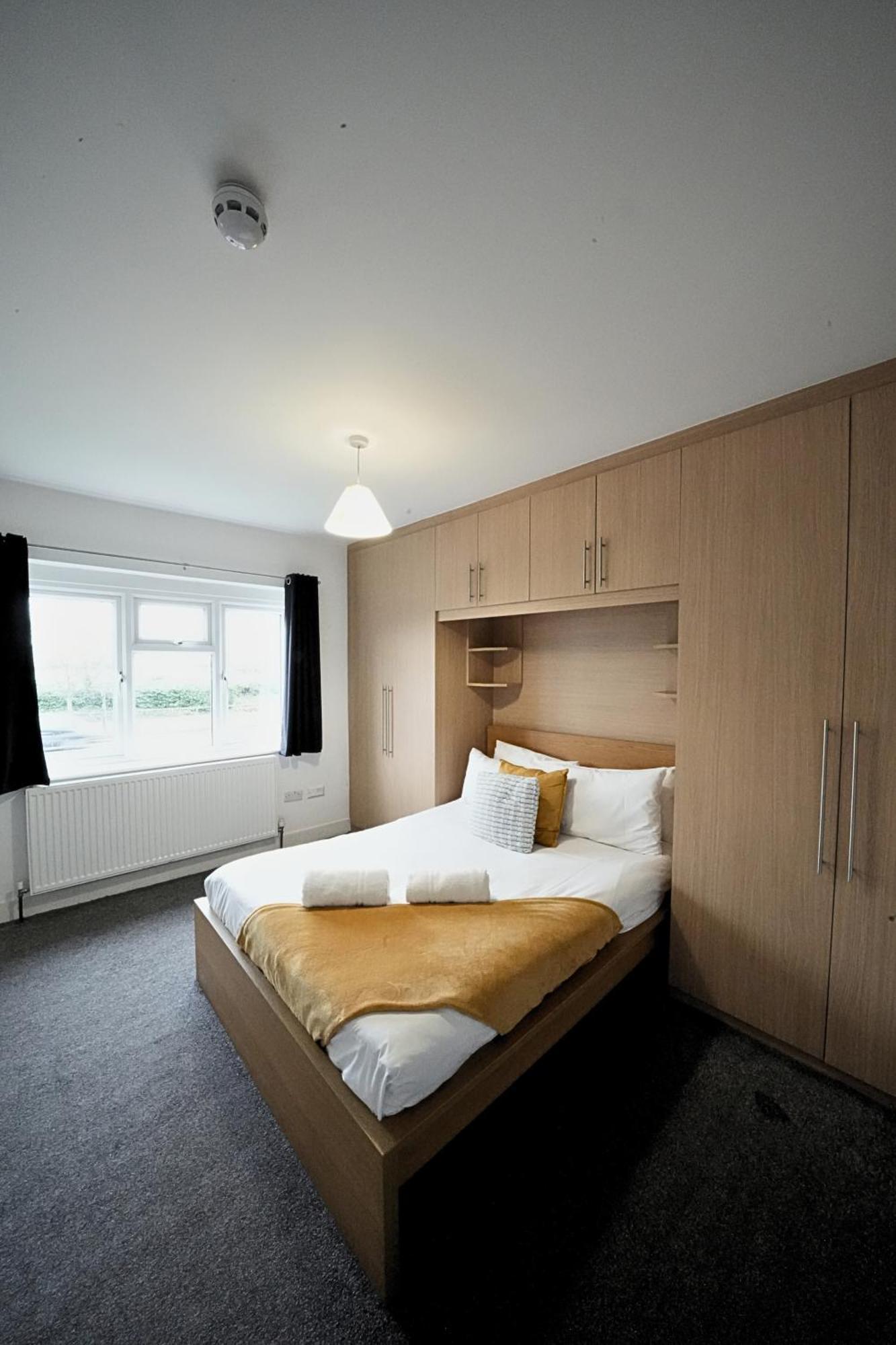 The Great Airport Place-Private Bedrooms With Private Bathroom-1 Bus To Heathrow Airport-5 Minutes By Car- Helpful Advice From Our Team Harmondsworth Kültér fotó