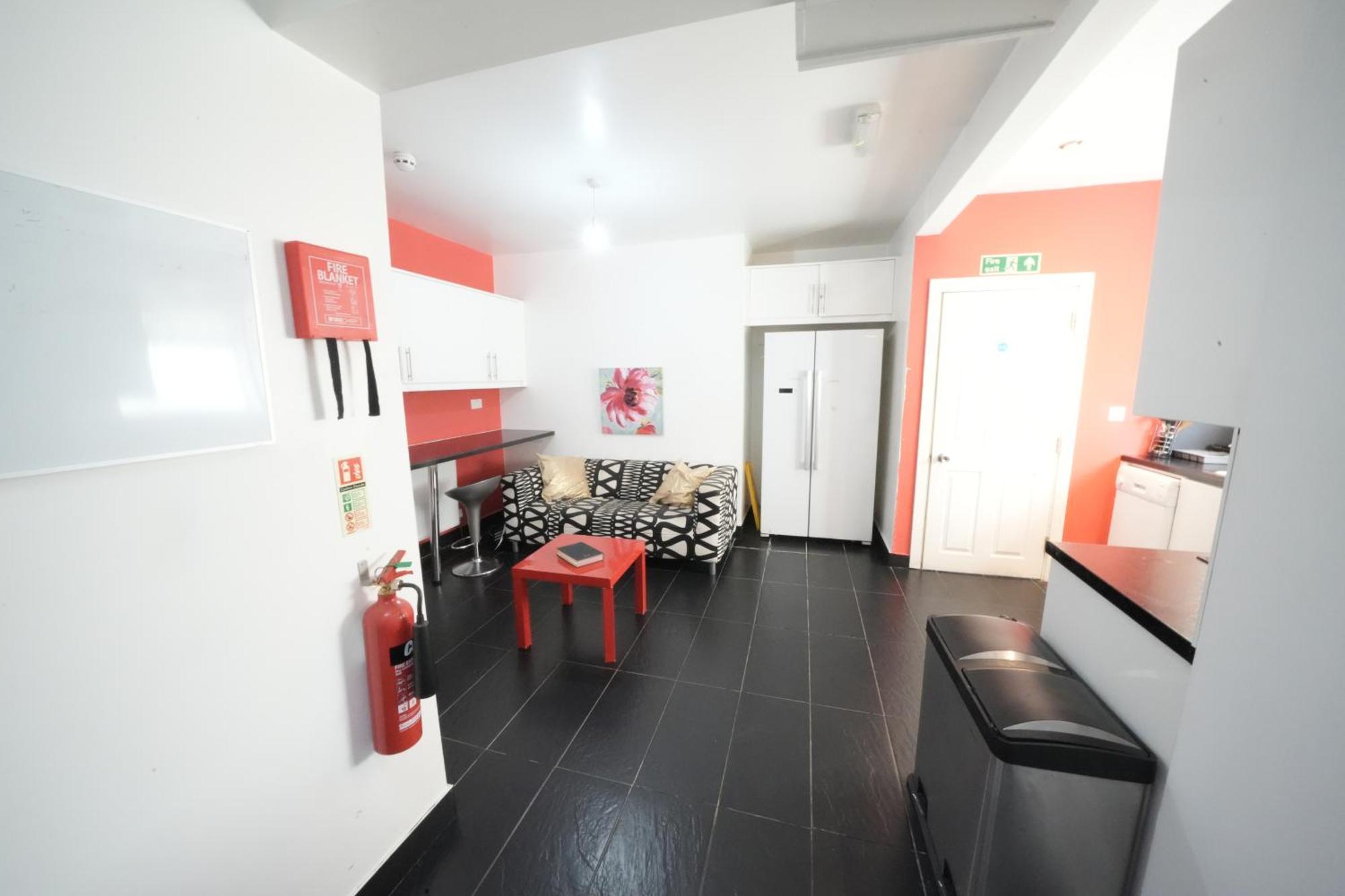 The Great Airport Place-Private Bedrooms With Private Bathroom-1 Bus To Heathrow Airport-5 Minutes By Car- Helpful Advice From Our Team Harmondsworth Kültér fotó