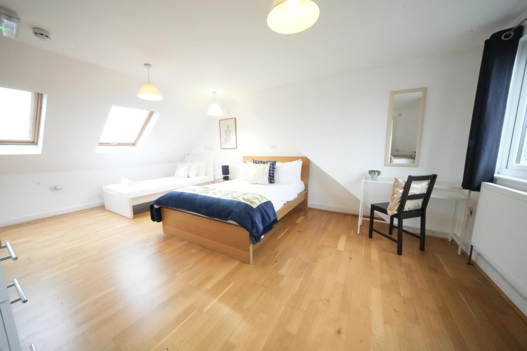 The Great Airport Place-Private Bedrooms With Private Bathroom-1 Bus To Heathrow Airport-5 Minutes By Car- Helpful Advice From Our Team Harmondsworth Kültér fotó