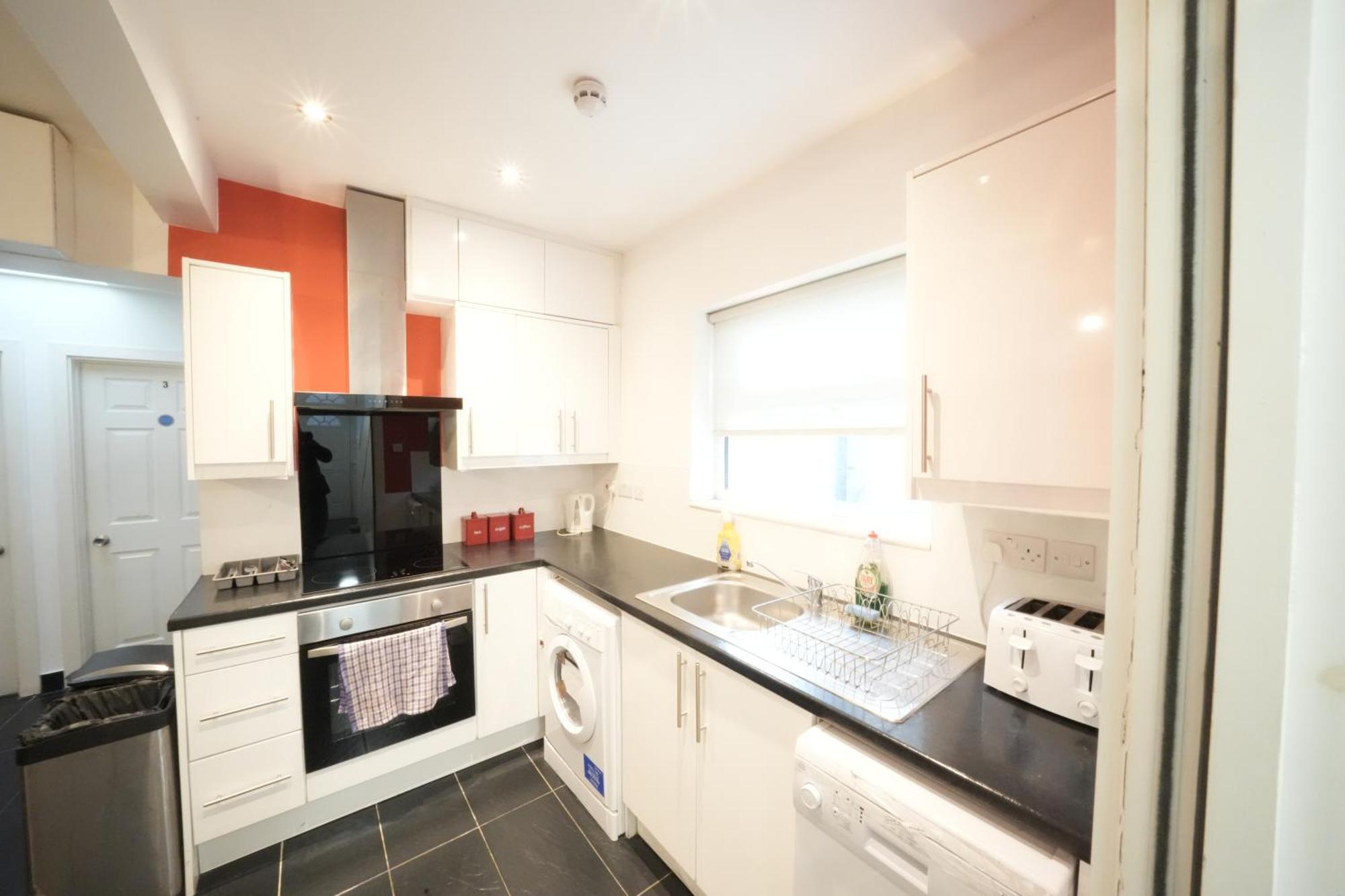 The Great Airport Place-Private Bedrooms With Private Bathroom-1 Bus To Heathrow Airport-5 Minutes By Car- Helpful Advice From Our Team Harmondsworth Kültér fotó