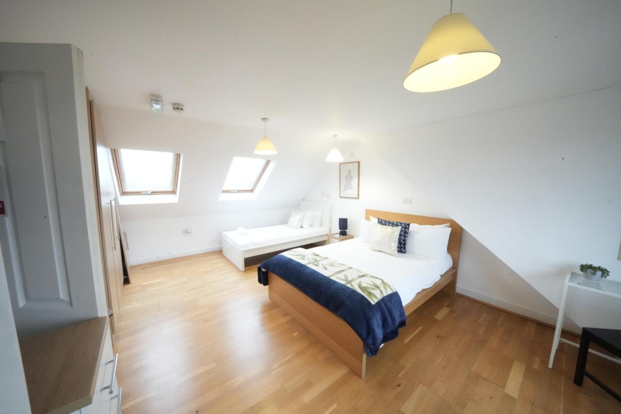 The Great Airport Place-Private Bedrooms With Private Bathroom-1 Bus To Heathrow Airport-5 Minutes By Car- Helpful Advice From Our Team Harmondsworth Kültér fotó