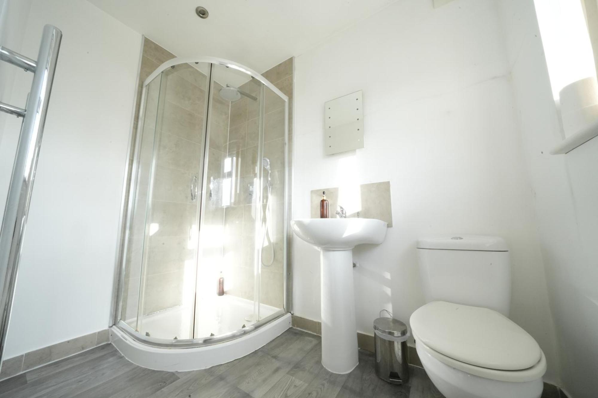 The Great Airport Place-Private Bedrooms With Private Bathroom-1 Bus To Heathrow Airport-5 Minutes By Car- Helpful Advice From Our Team Harmondsworth Kültér fotó