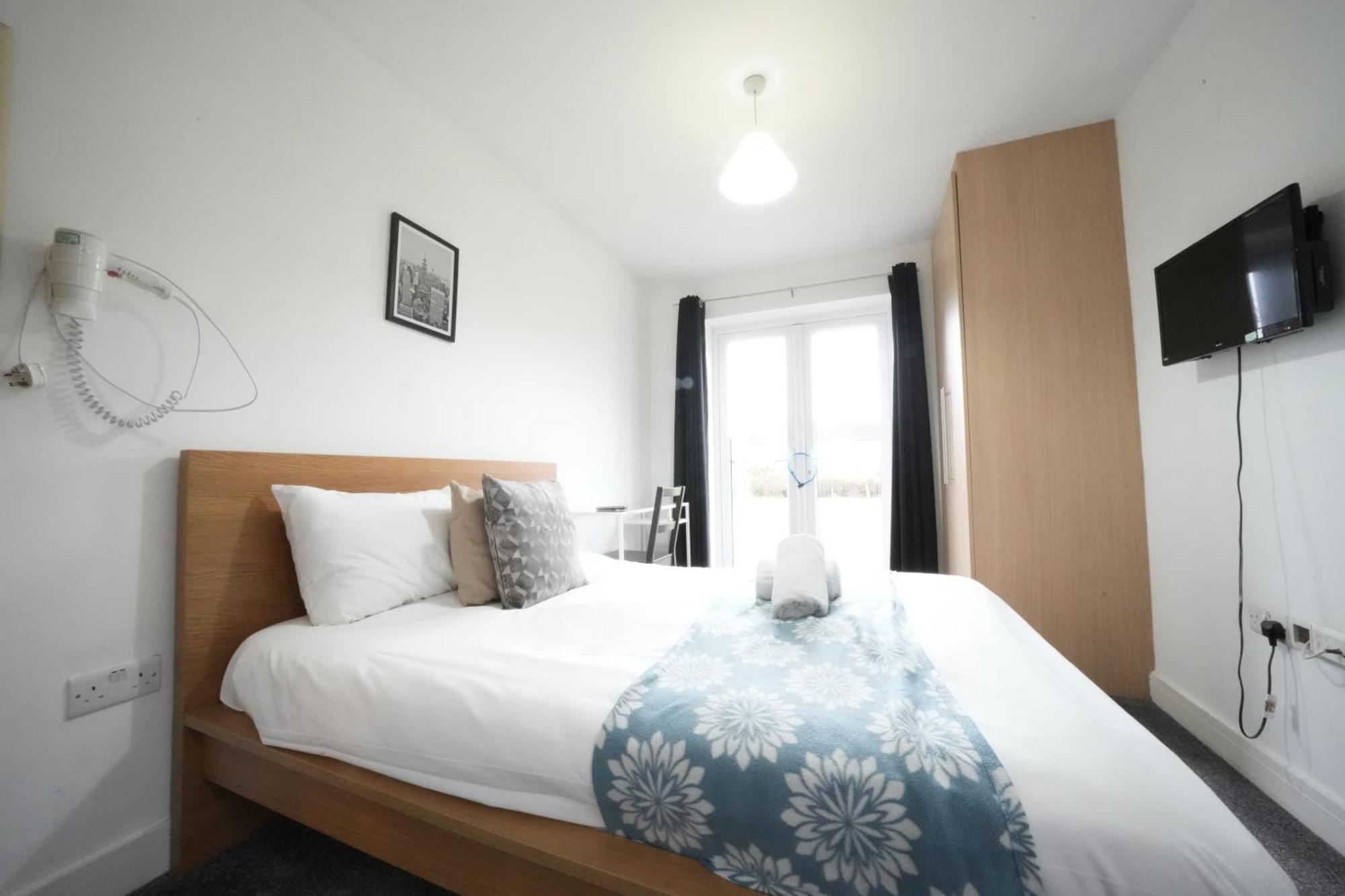 The Great Airport Place-Private Bedrooms With Private Bathroom-1 Bus To Heathrow Airport-5 Minutes By Car- Helpful Advice From Our Team Harmondsworth Kültér fotó