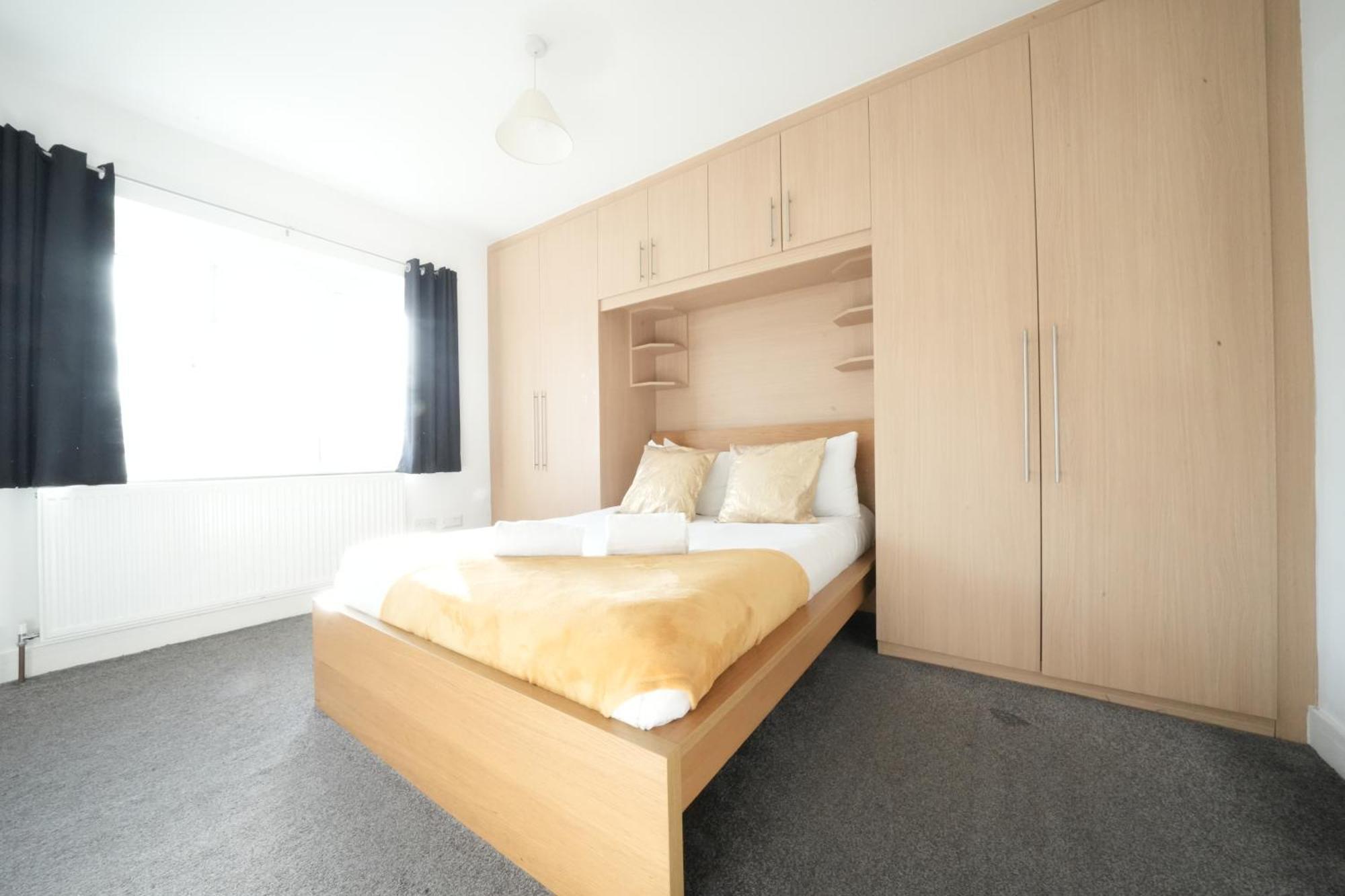 The Great Airport Place-Private Bedrooms With Private Bathroom-1 Bus To Heathrow Airport-5 Minutes By Car- Helpful Advice From Our Team Harmondsworth Kültér fotó