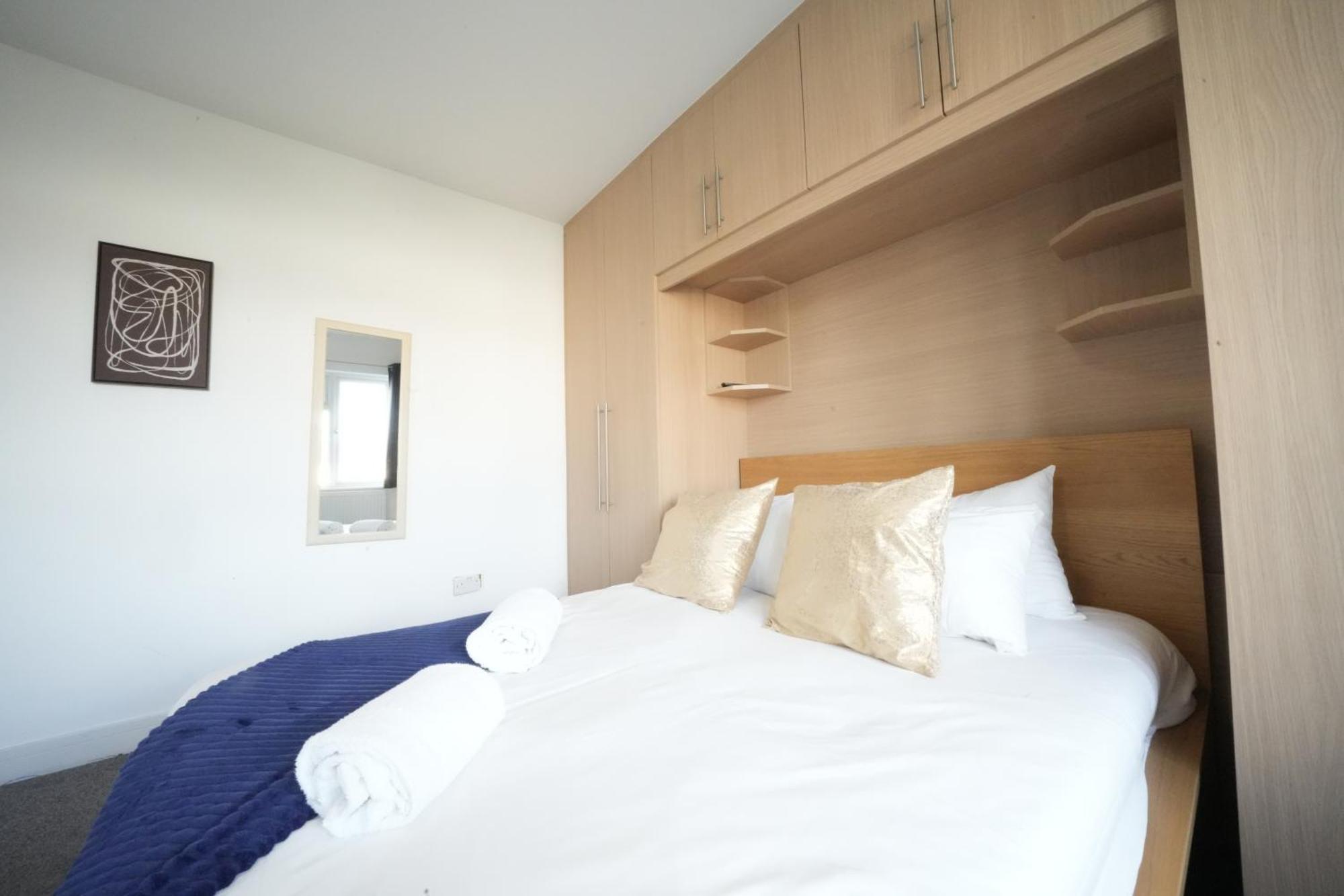 The Great Airport Place-Private Bedrooms With Private Bathroom-1 Bus To Heathrow Airport-5 Minutes By Car- Helpful Advice From Our Team Harmondsworth Kültér fotó