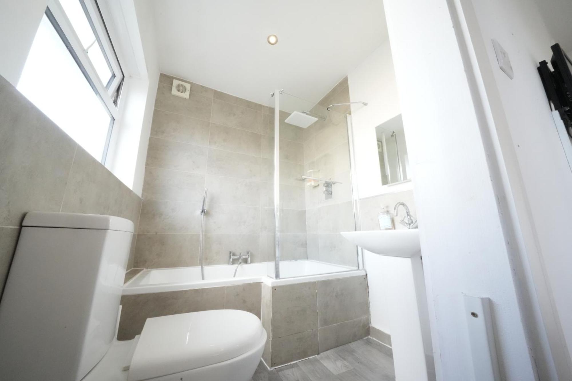 The Great Airport Place-Private Bedrooms With Private Bathroom-1 Bus To Heathrow Airport-5 Minutes By Car- Helpful Advice From Our Team Harmondsworth Kültér fotó