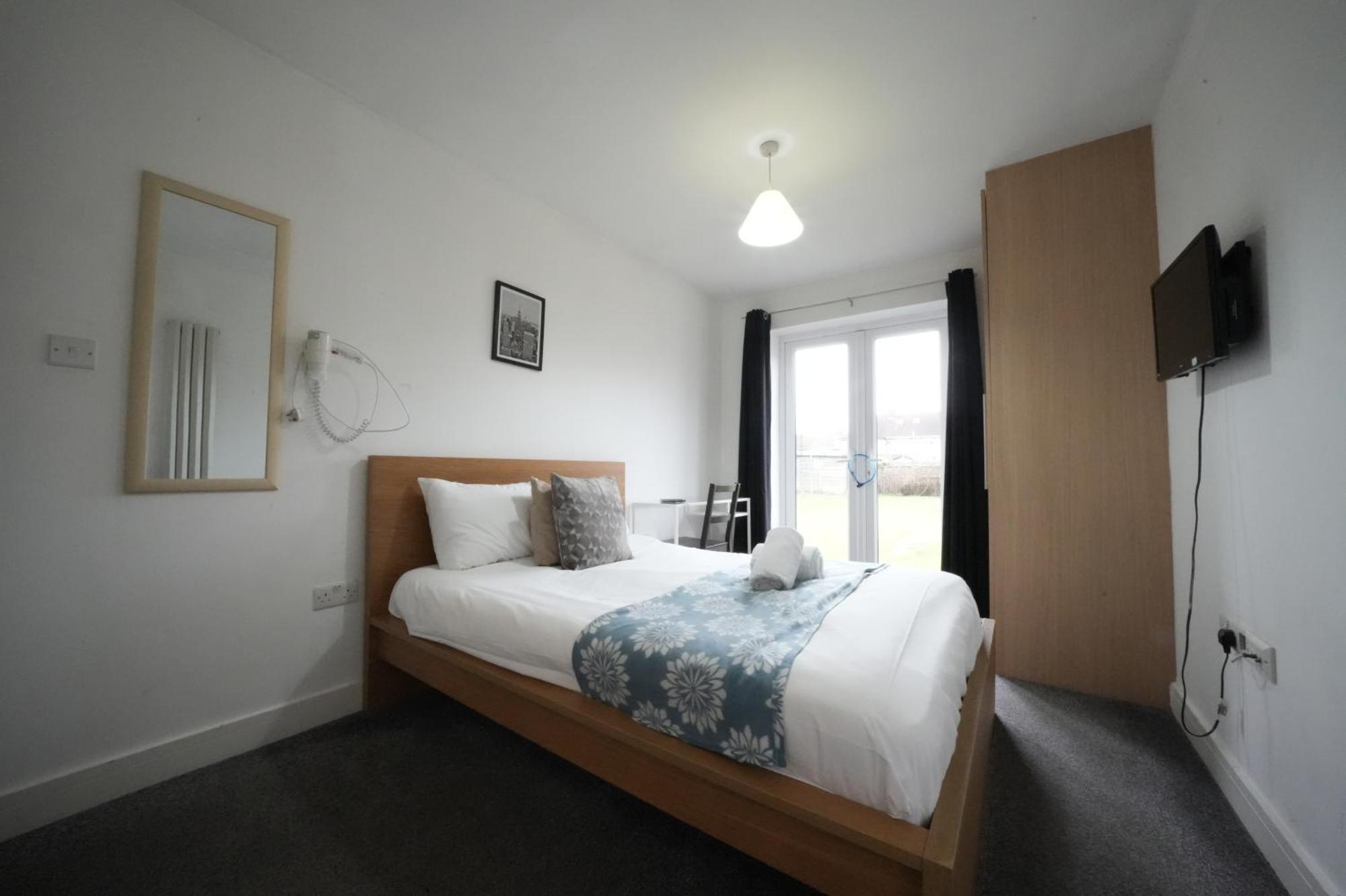 The Great Airport Place-Private Bedrooms With Private Bathroom-1 Bus To Heathrow Airport-5 Minutes By Car- Helpful Advice From Our Team Harmondsworth Kültér fotó