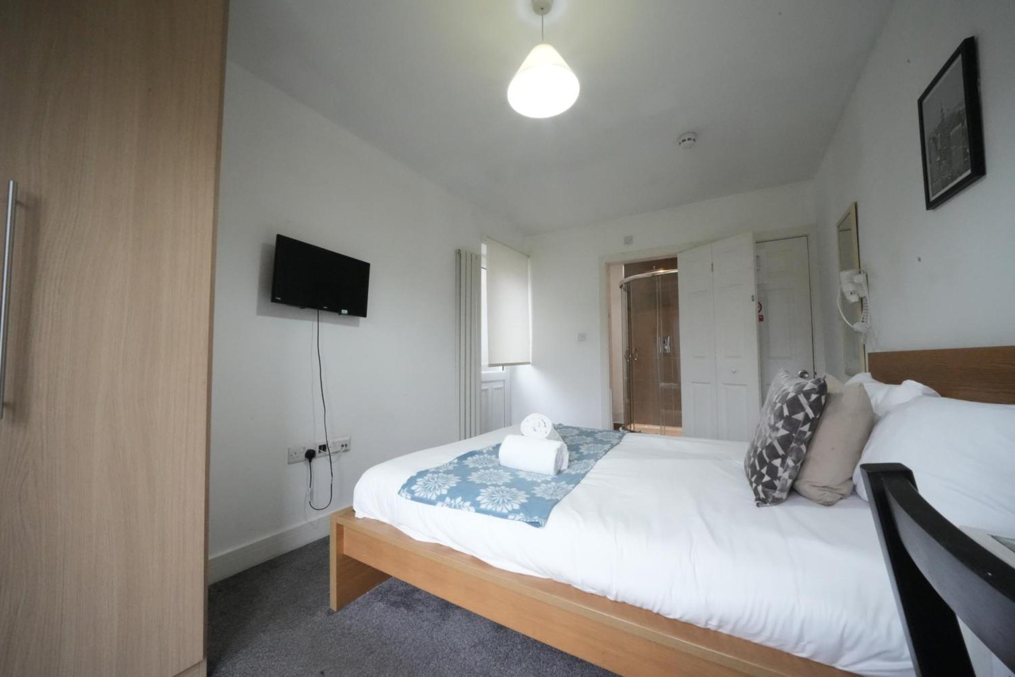 The Great Airport Place-Private Bedrooms With Private Bathroom-1 Bus To Heathrow Airport-5 Minutes By Car- Helpful Advice From Our Team Harmondsworth Kültér fotó