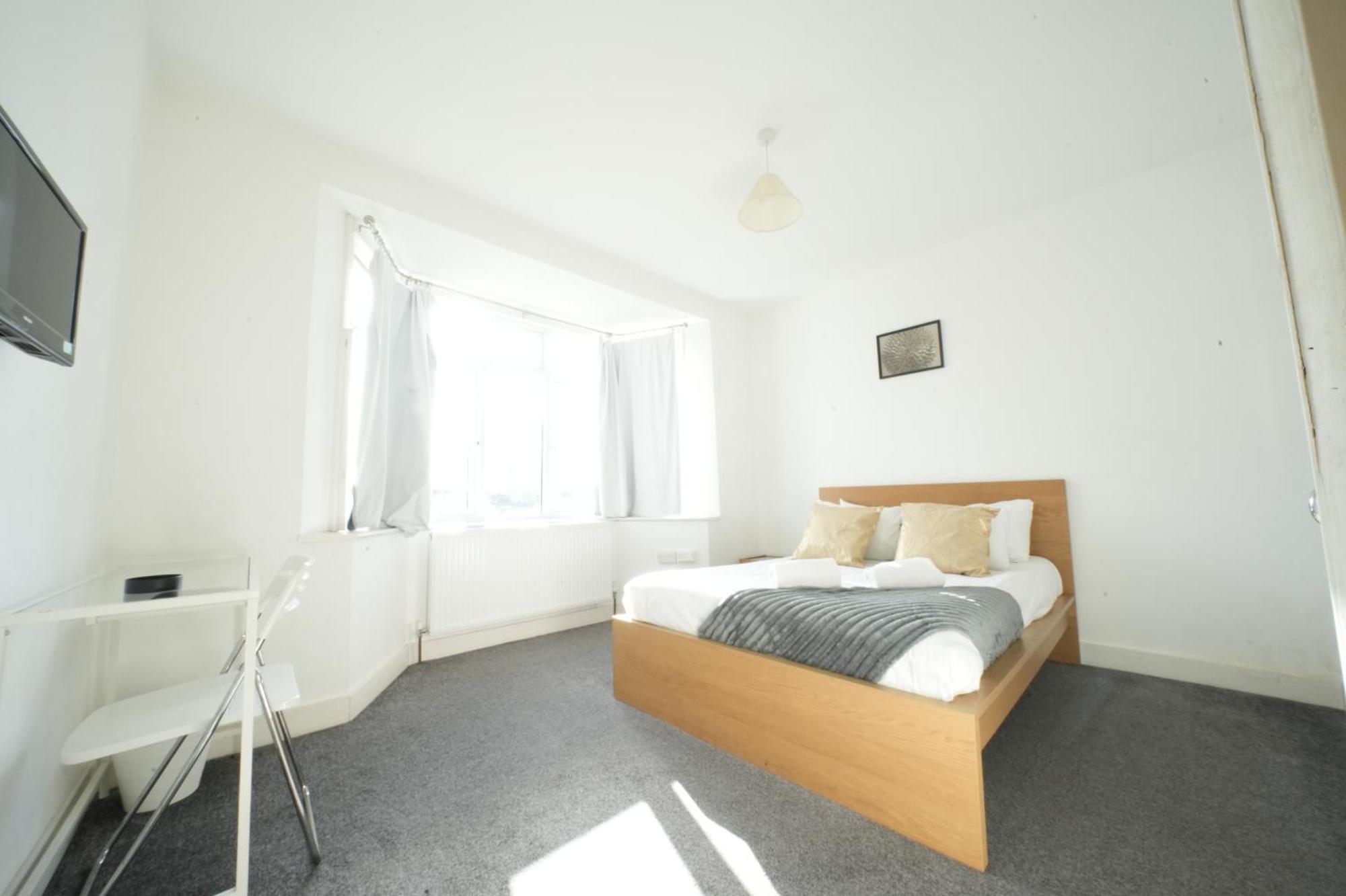The Great Airport Place-Private Bedrooms With Private Bathroom-1 Bus To Heathrow Airport-5 Minutes By Car- Helpful Advice From Our Team Harmondsworth Kültér fotó